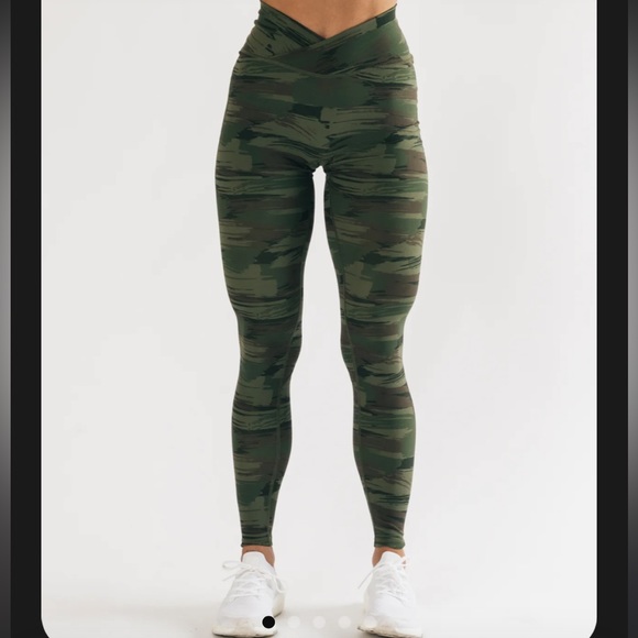 Alphalete Cross-Wrapped Camo Leggings SMALL - Picture 3 of 3